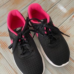 Girls Nike’s shoes